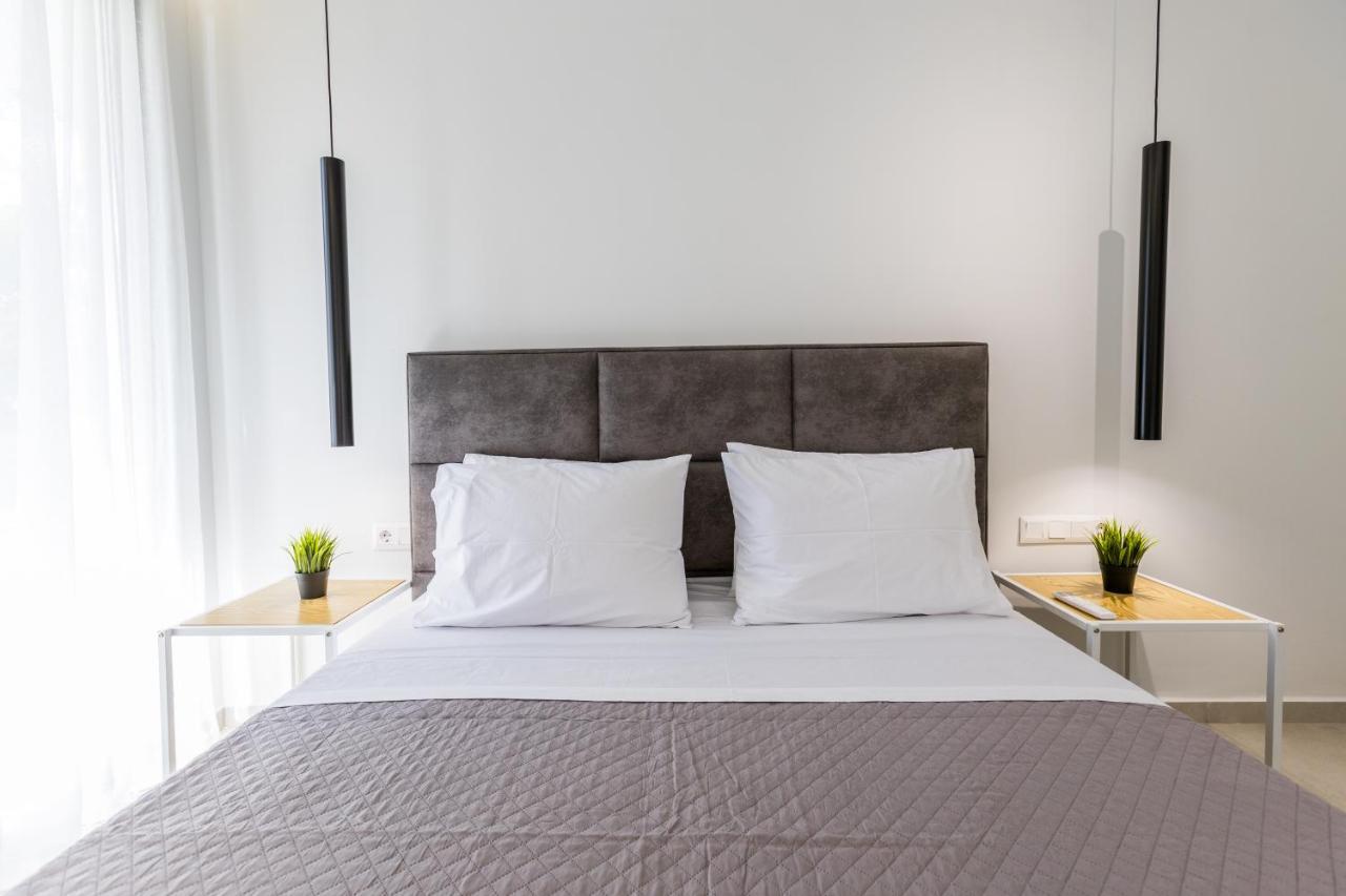 Varkiza Luxury Suites By Raise Вари Экстерьер фото